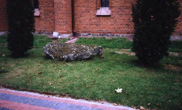 Czarci g�az na tle ko�cio�a