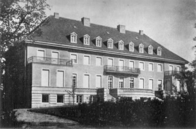 Pa�ac w Ogrodzie�cu przebudowany przez Paula von Hindenburga w roku 1928