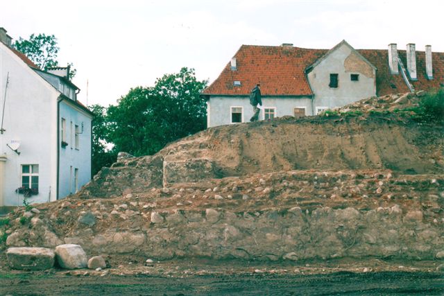 Mor�g - Relikty wie�y kwadratowej w 2002